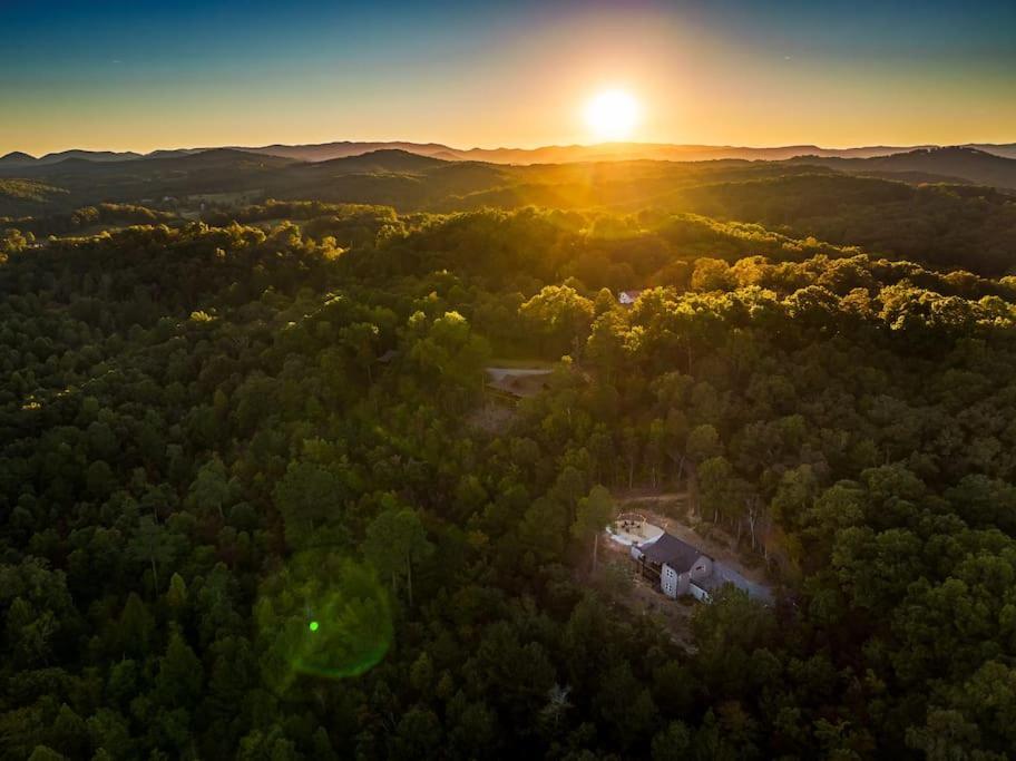 The Llaguna Lodge - New Cabin, Sleeps 10, Fire Pit, Hot Tub, In Blue Ridge , Ga Zewnętrze zdjęcie