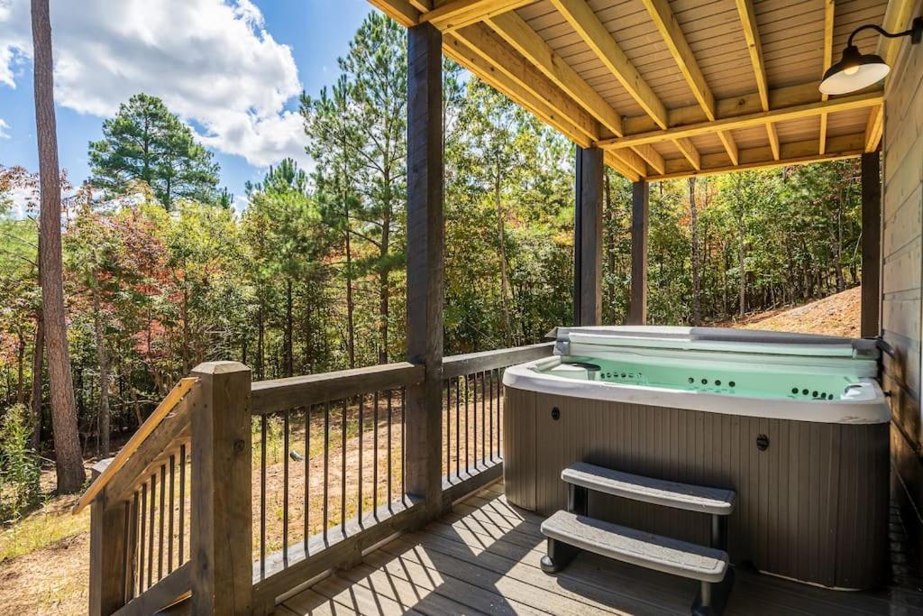 The Llaguna Lodge - New Cabin, Sleeps 10, Fire Pit, Hot Tub, In Blue Ridge , Ga Zewnętrze zdjęcie